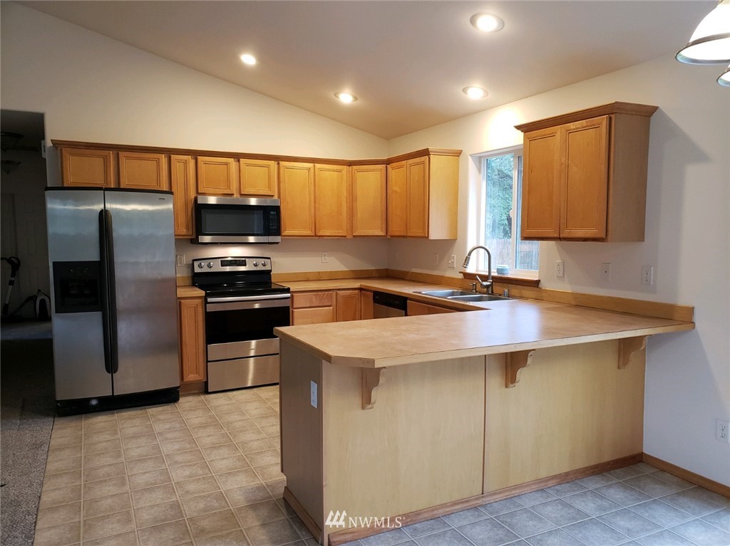19121 Albany Street Southwest Rochester, WA 98579 - Photo 5 of 17