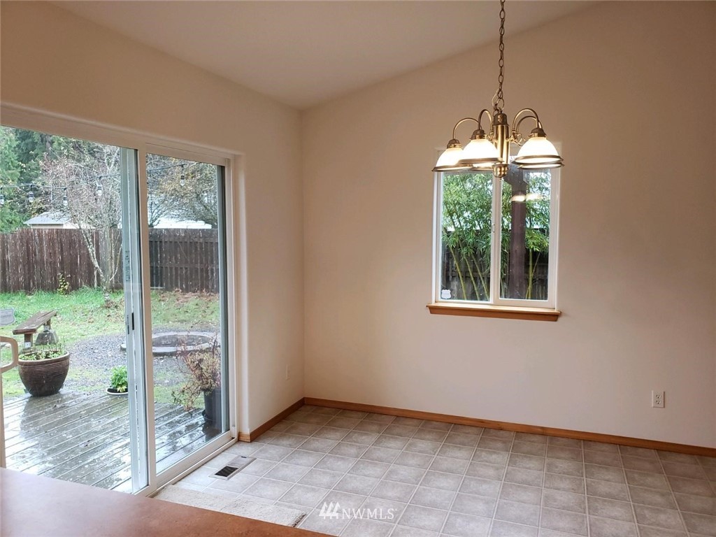 19121 Albany Street Southwest Rochester, WA 98579 - Photo 6 of 17