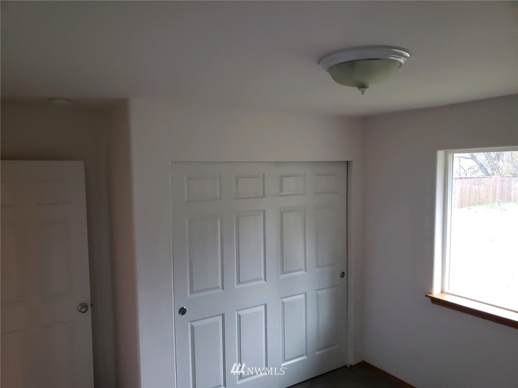19121 Albany Street Southwest Rochester, WA 98579 - Photo 8 of 17