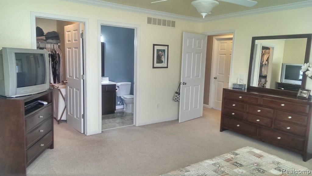 7784 West Lange Road Fowlerville, MI 48836 - Photo 14 of 28 master suite