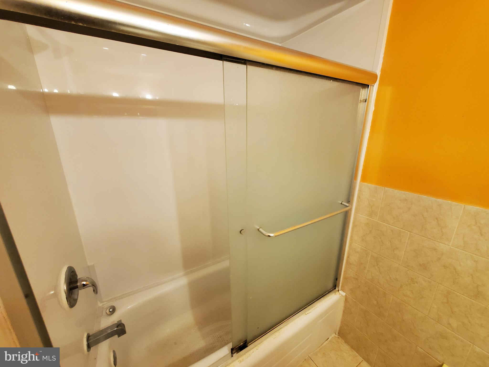 2837 Bittern Place Philadelphia, PA 19142 - Photo 17 of 34 Hallway full bath pic#2