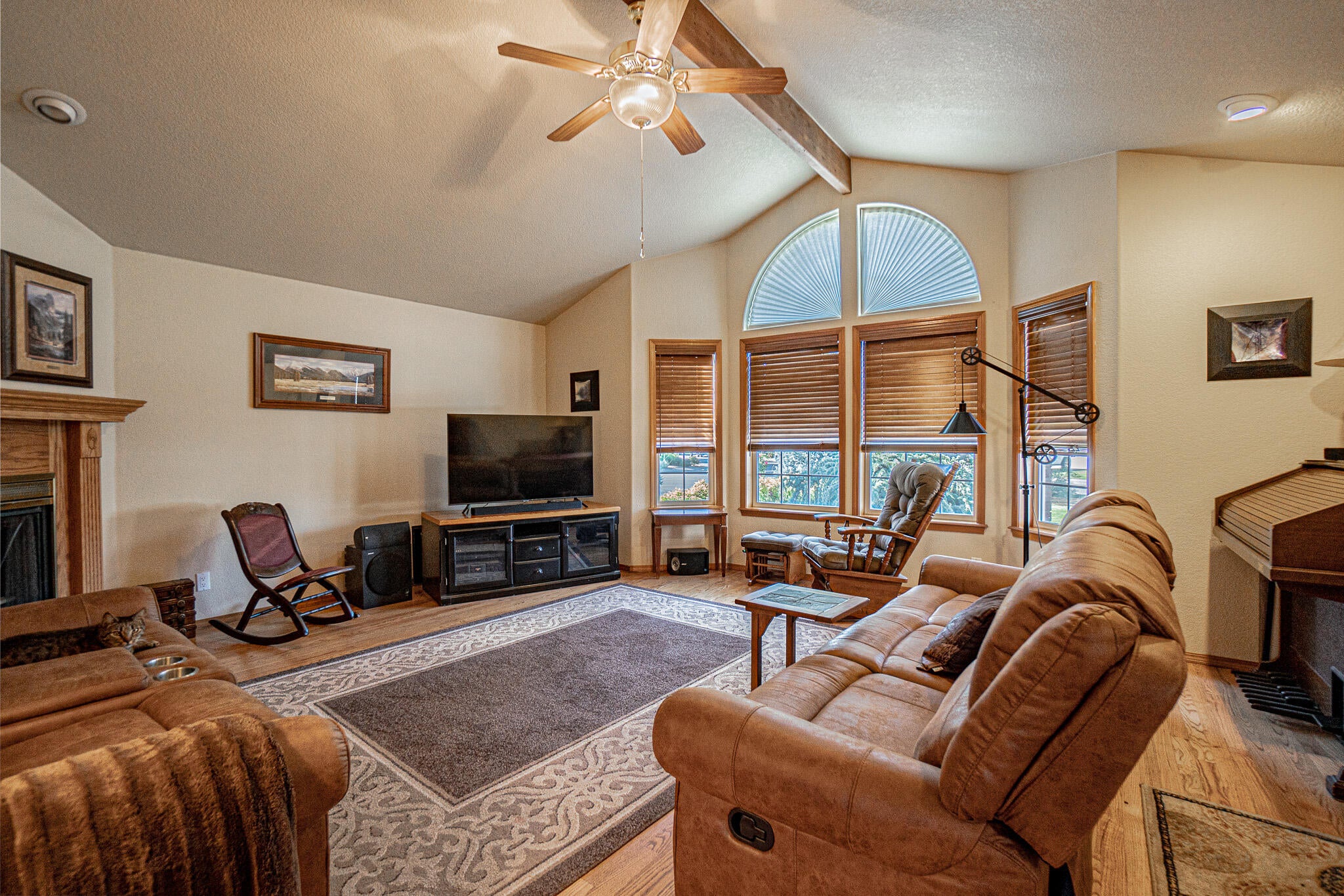 915 Amanda Way Central Point, OR 97502 - Photo 15 of 36 DSC02549-HDR