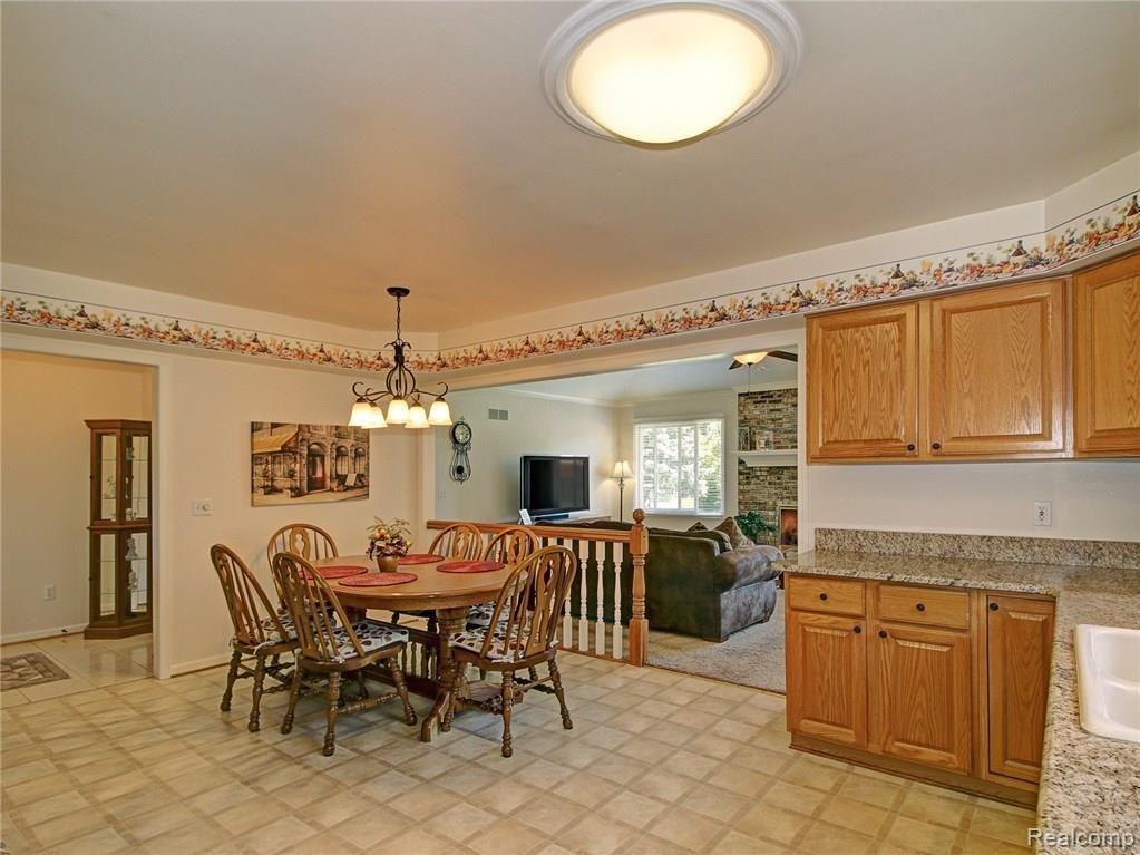9134 Newburgh Road Livonia, MI 48150 - Photo 5 of 19 IMG_5499_500_501_502.JPG