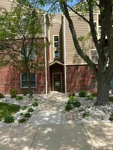 $1,395 | 125 Glengarry Drive, Unit 104, Bloomingdale, IL 60108