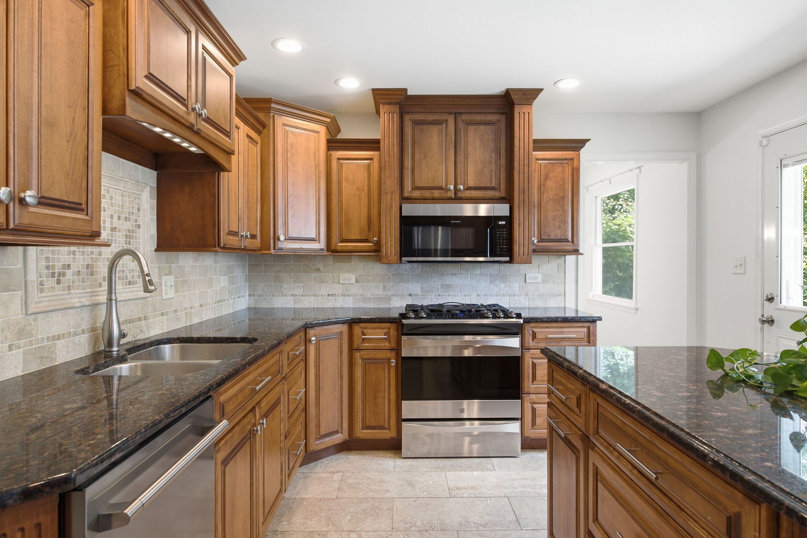 460 Trinity Court Buffalo Grove, IL 60089 - Photo 7 of 27