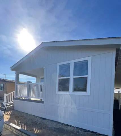a view of entryway with a front door