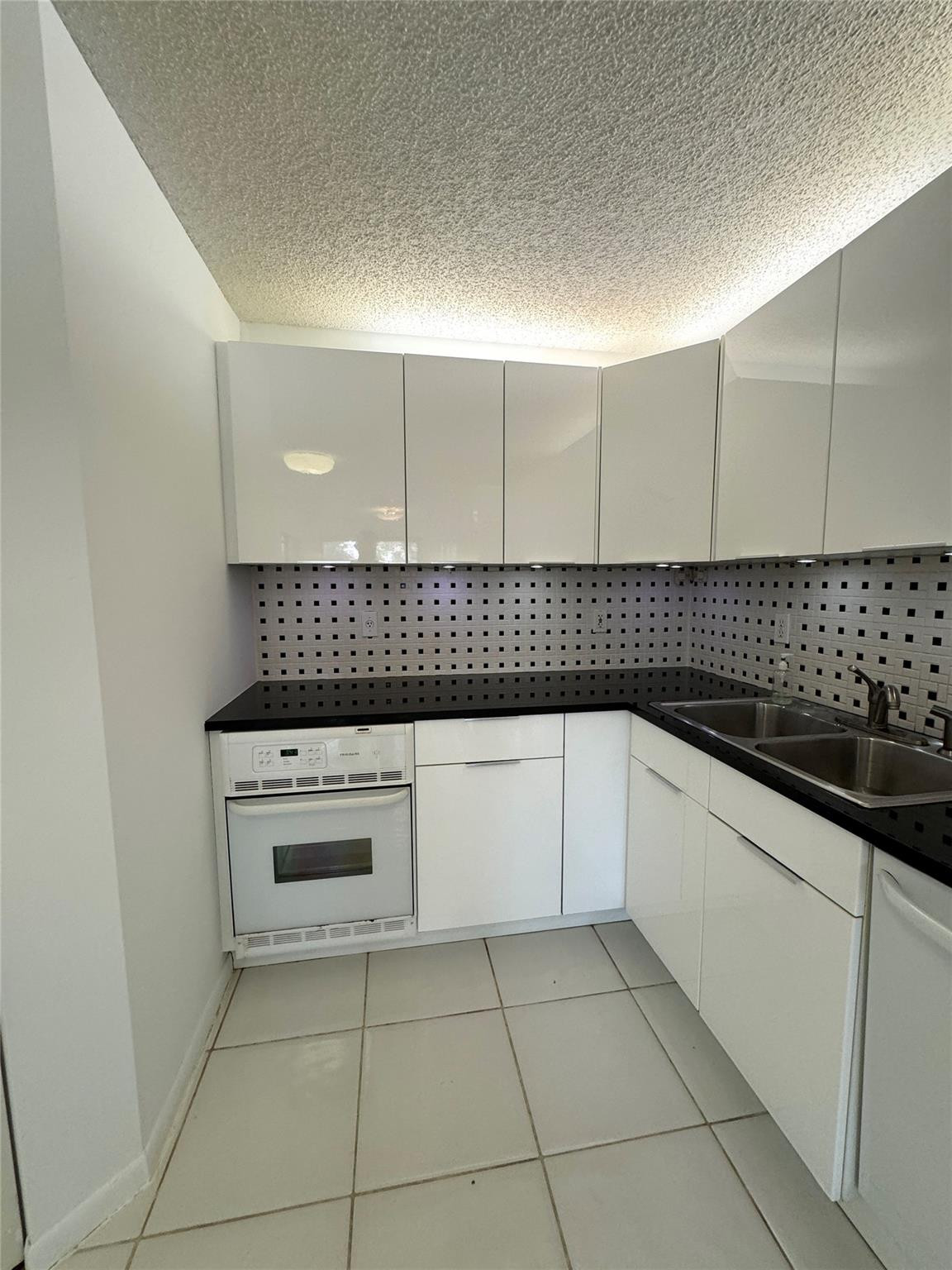 525 Racquet Club Road, Unit 47 Weston, FL 33326 - Photo 19 of 43 Photo 19