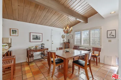 $2,399,000 | 913 Chattanooga Avenue, Pacific Palisades, CA 90272