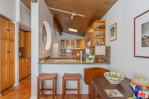 $2,399,000 | 913 Chattanooga Avenue, Pacific Palisades, CA 90272