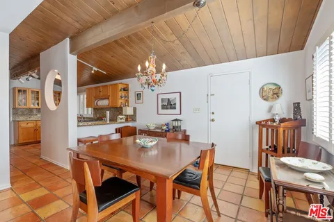 $2,399,000 | 913 Chattanooga Avenue, Pacific Palisades, CA 90272