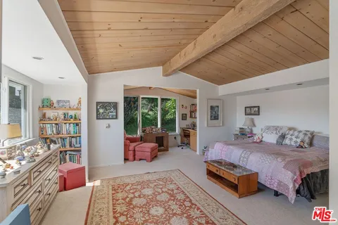 $2,399,000 | 913 Chattanooga Avenue, Pacific Palisades, CA 90272