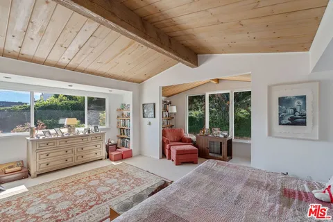$2,399,000 | 913 Chattanooga Avenue, Pacific Palisades, CA 90272