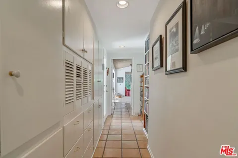 $2,399,000 | 913 Chattanooga Avenue, Pacific Palisades, CA 90272