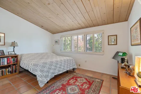 $2,399,000 | 913 Chattanooga Avenue, Pacific Palisades, CA 90272