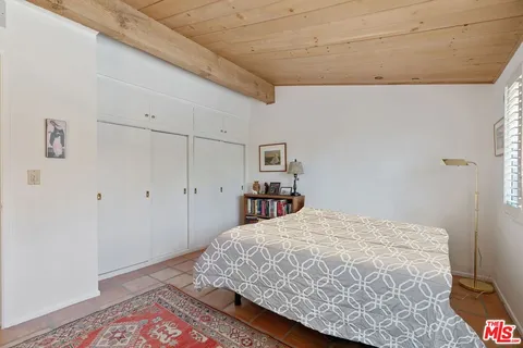 $2,399,000 | 913 Chattanooga Avenue, Pacific Palisades, CA 90272