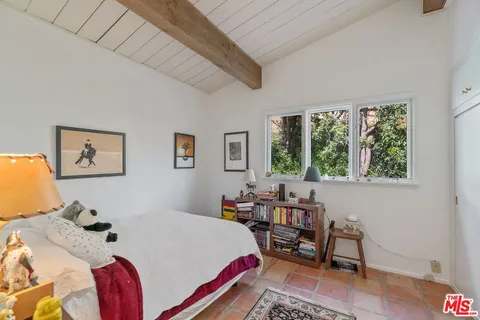 $2,399,000 | 913 Chattanooga Avenue, Pacific Palisades, CA 90272