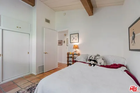 $2,399,000 | 913 Chattanooga Avenue, Pacific Palisades, CA 90272