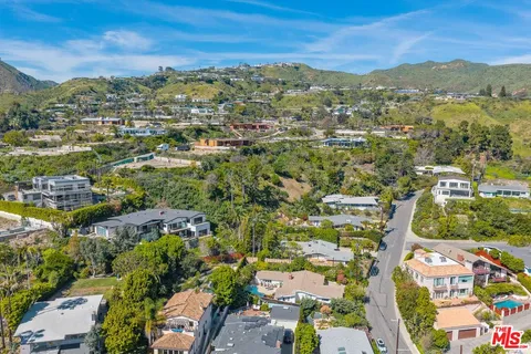 $2,399,000 | 913 Chattanooga Avenue, Pacific Palisades, CA 90272