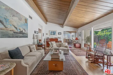 $2,399,000 | 913 Chattanooga Avenue, Pacific Palisades, CA 90272