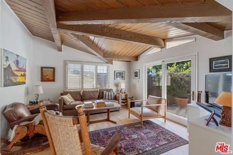$2,399,000 | 913 Chattanooga Avenue, Pacific Palisades, CA 90272