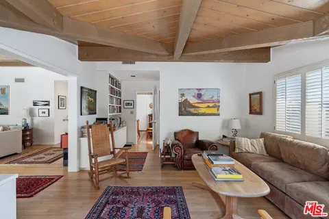 $2,399,000 | 913 Chattanooga Avenue, Pacific Palisades, CA 90272