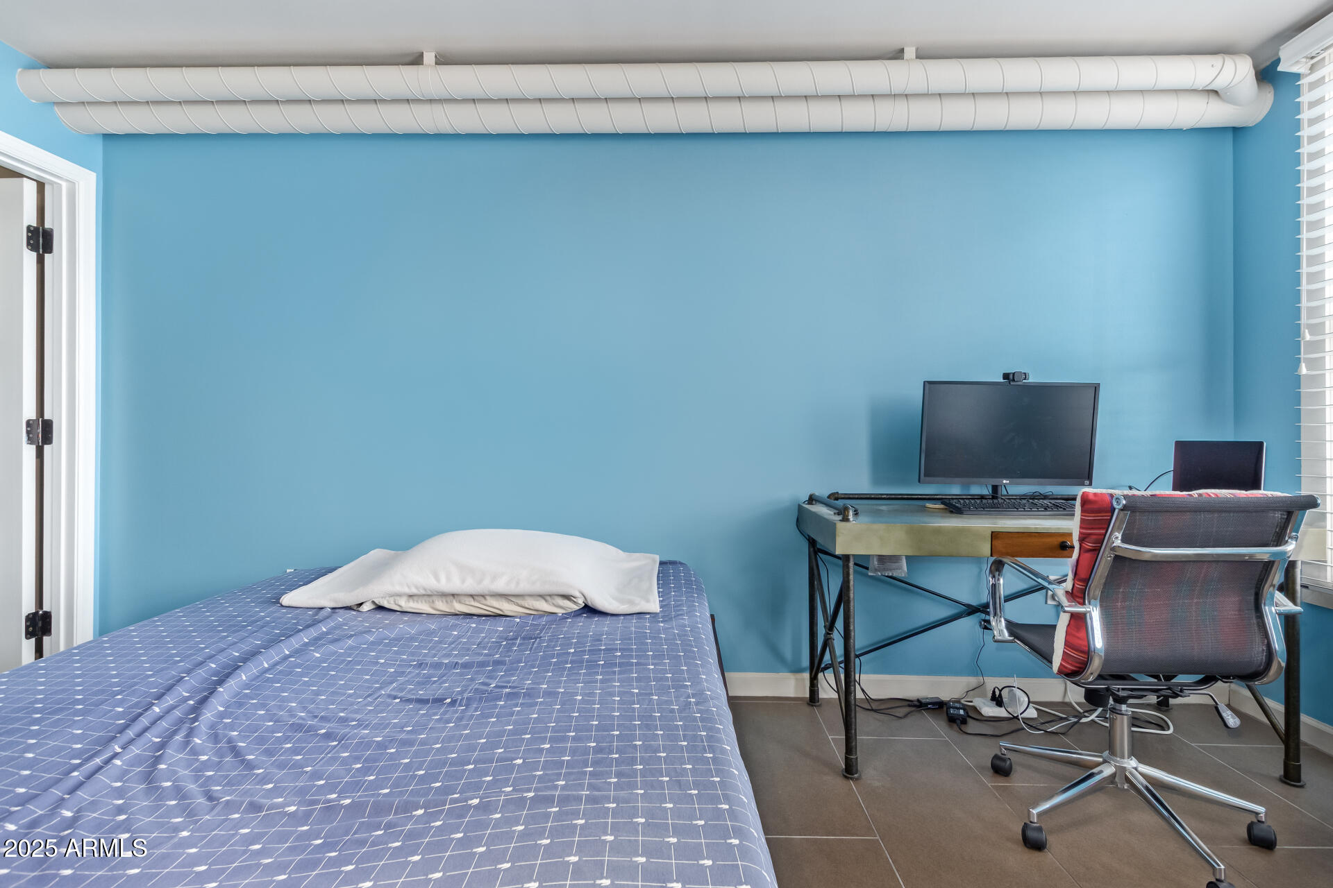 535 West Thomas Road, Unit 313 Phoenix, AZ 85013 - Photo 26 of 31 a workspace with furniture and a window