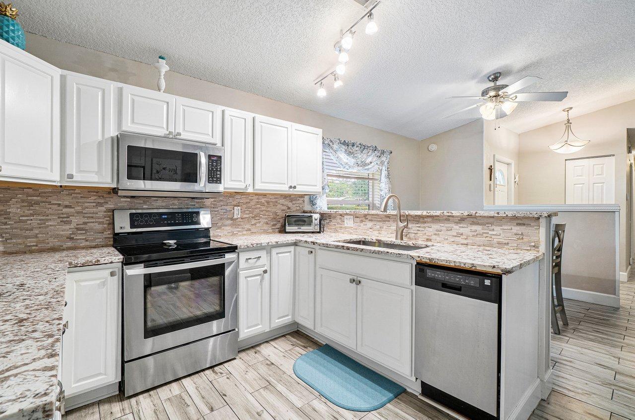 10276 Sleepy Brook Way Boca Raton, FL 33428 - Photo 1 of 25 Kitchen