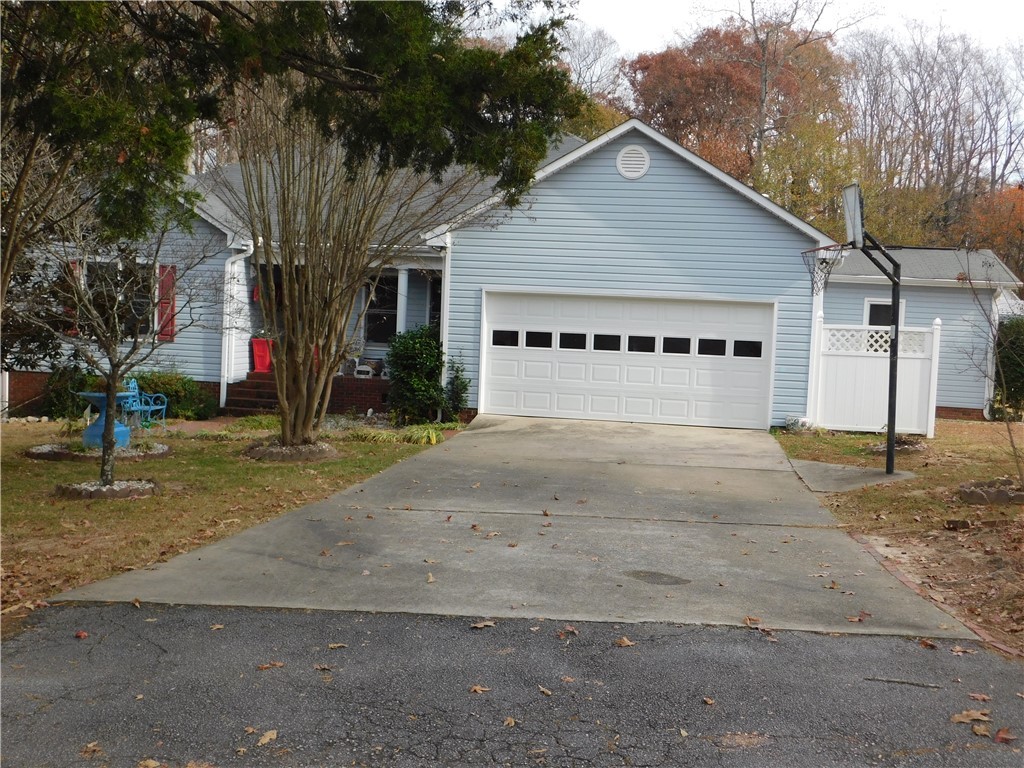116 Bell Drive Simpsonville, SC 29681 - Photo 2 of 40
