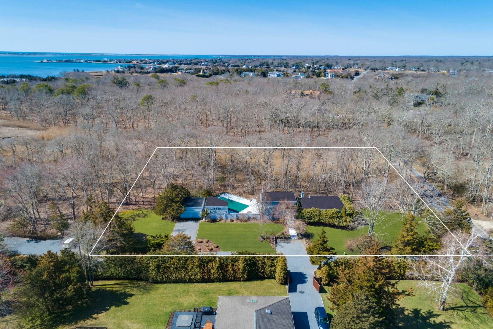 45 South Country Road Westhampton, NY 11977 - Photo 3 of 22 a view of a city
