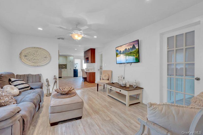 13 Barry Road Amityville, NY 11701 - Photo 5 of 20 Gallery Image 5