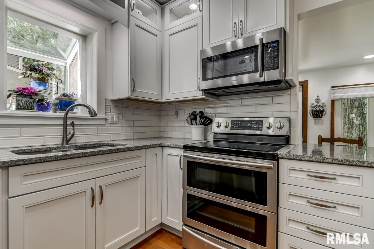 2021 Bates Avenue Springfield, IL 62704 - Photo 11 of 40 Gallery Image 11