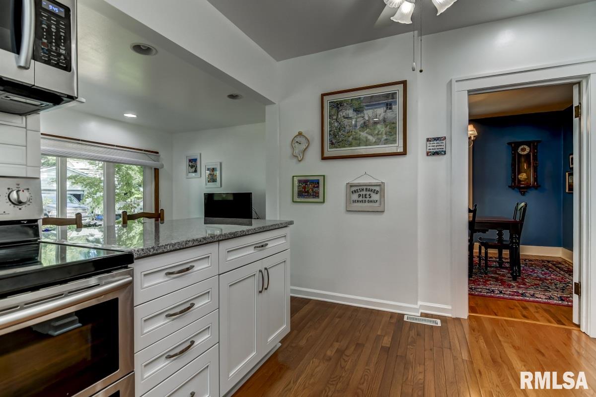 2021 Bates Avenue Springfield, IL 62704 - Photo 12 of 40 Gallery Image 12