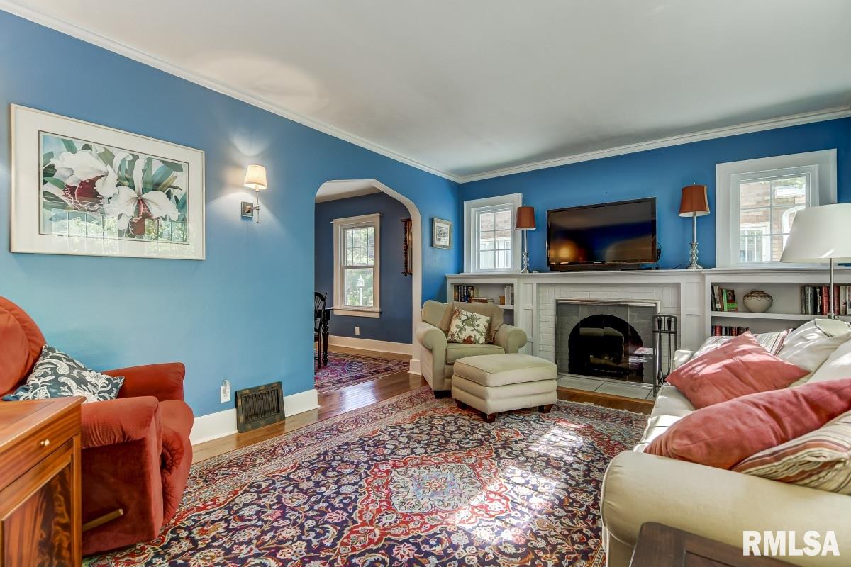 2021 Bates Avenue Springfield, IL 62704 - Photo 4 of 40 Gallery Image 4