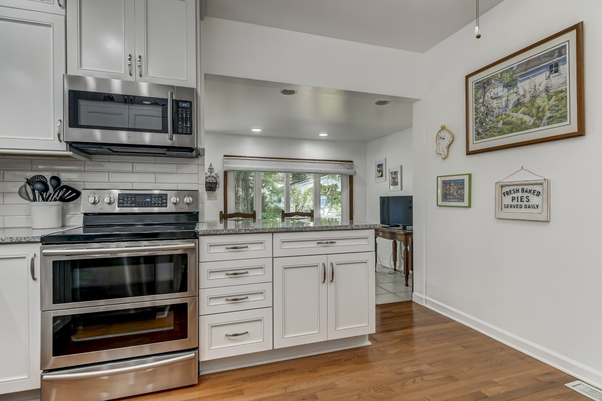 2021 Bates Avenue Springfield, IL 62704 - Photo 10 of 40 Gallery Image 10
