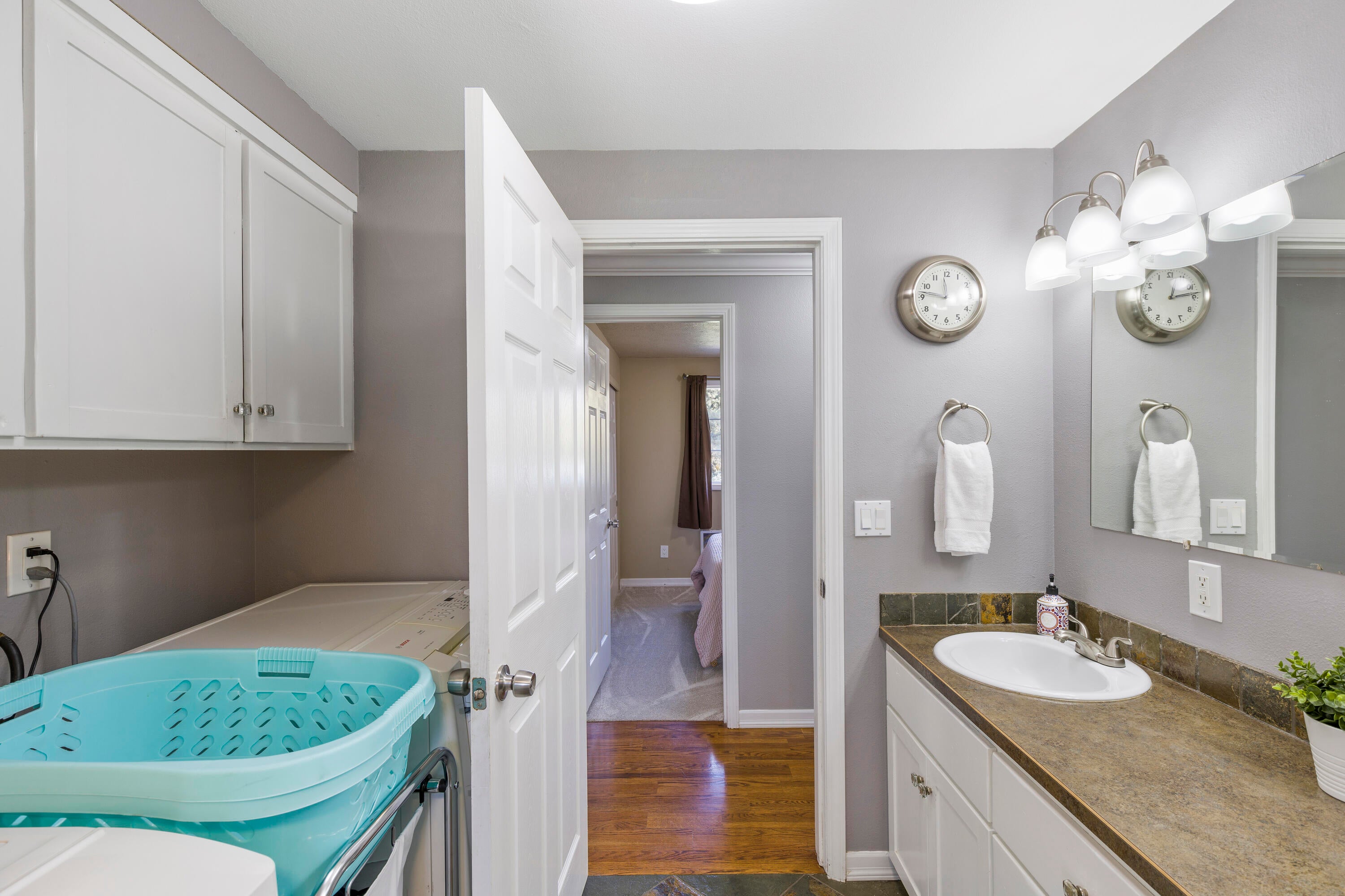 20607 Mary Way Bend, OR 97701 - Photo 22 of 35 Laundry Space