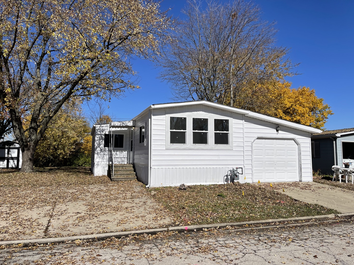 102 Candlegate Circle Matteson, IL 60443 - Photo 11 of 11 a view of a house with a yard