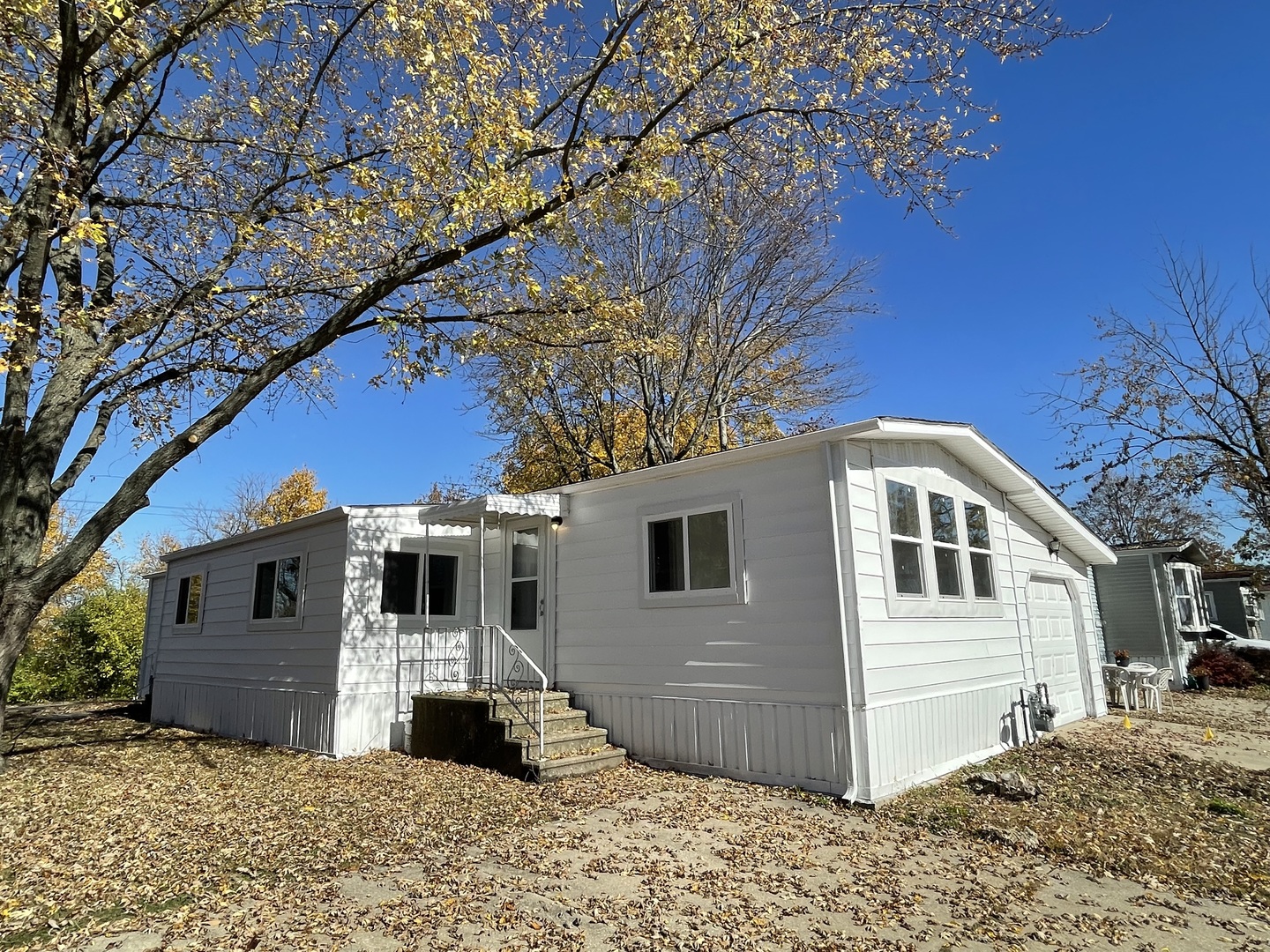 102 Candlegate Circle Matteson, IL 60443 - Photo 2 of 11 a house that has a tree in front of the house