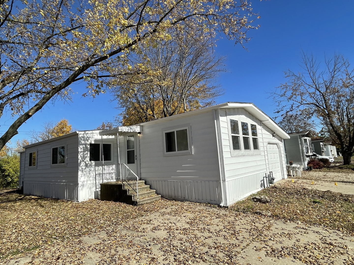 102 Candlegate Circle Matteson, IL 60443 - Photo 3 of 11 a view of a white house with a large tree
