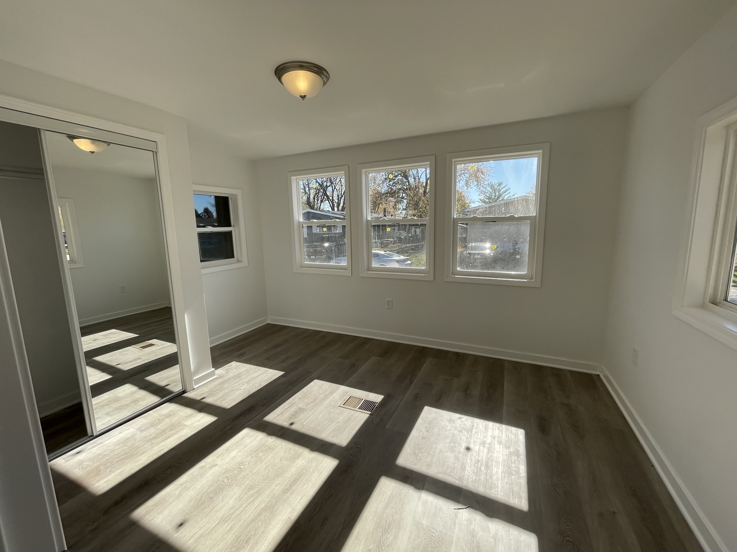 102 Candlegate Circle Matteson, IL 60443 - Photo 6 of 11 a view of an empty room and window