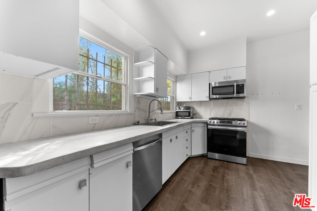 33 Wavecrest Avenue, Unit 1 Venice, CA 90291 - Photo 12 of 32