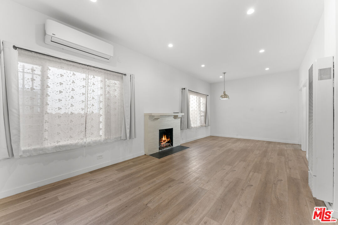 33 Wavecrest Avenue, Unit 1 Venice, CA 90291 - Photo 2 of 32