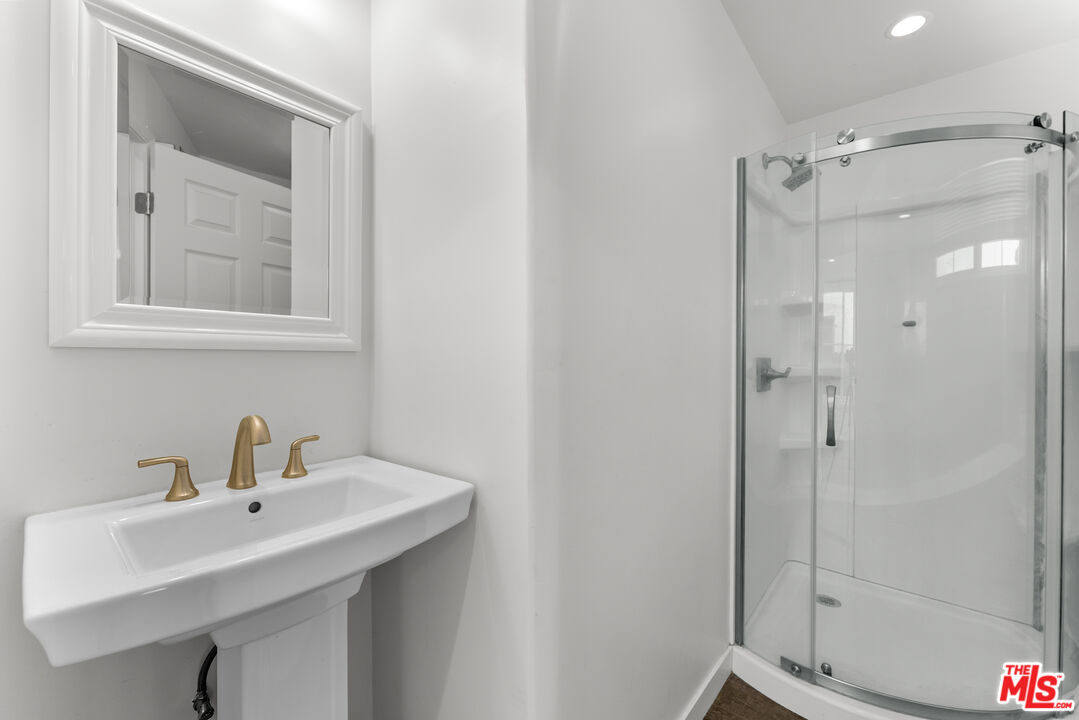 33 Wavecrest Avenue, Unit 1 Venice, CA 90291 - Photo 23 of 32