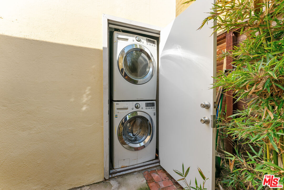 33 Wavecrest Avenue, Unit 1 Venice, CA 90291 - Photo 30 of 32