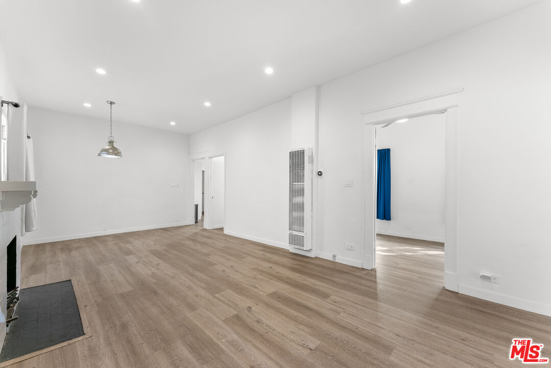 33 Wavecrest Avenue, Unit 1 Venice, CA 90291 - Photo 4 of 32