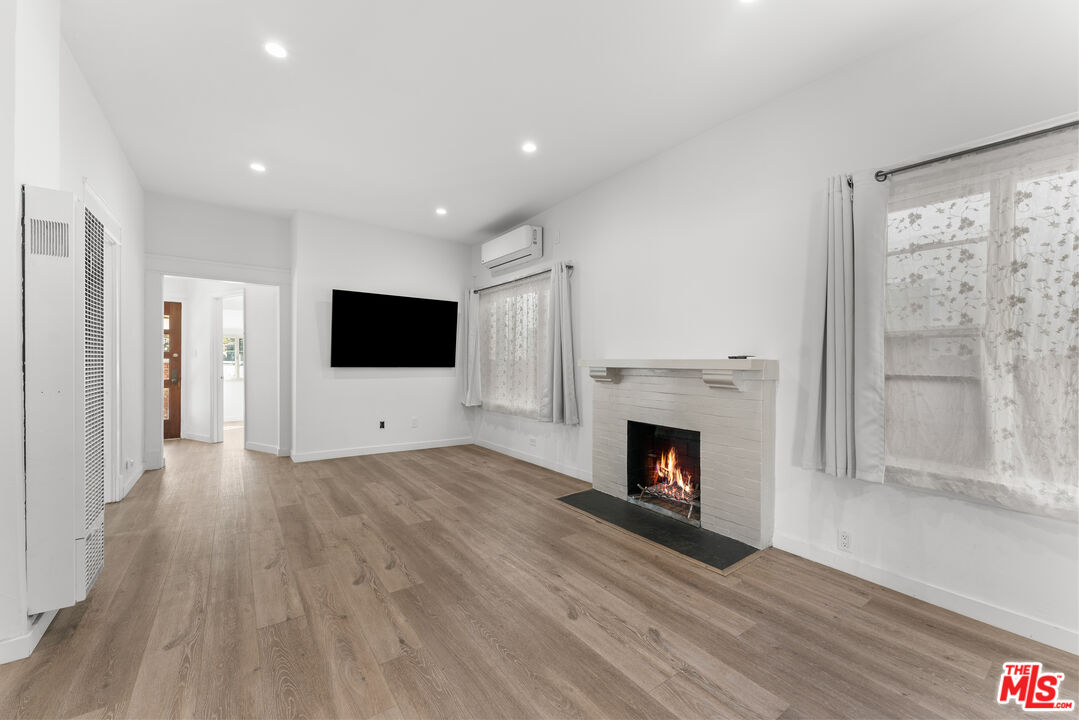 33 Wavecrest Avenue, Unit 1 Venice, CA 90291 - Photo 5 of 32