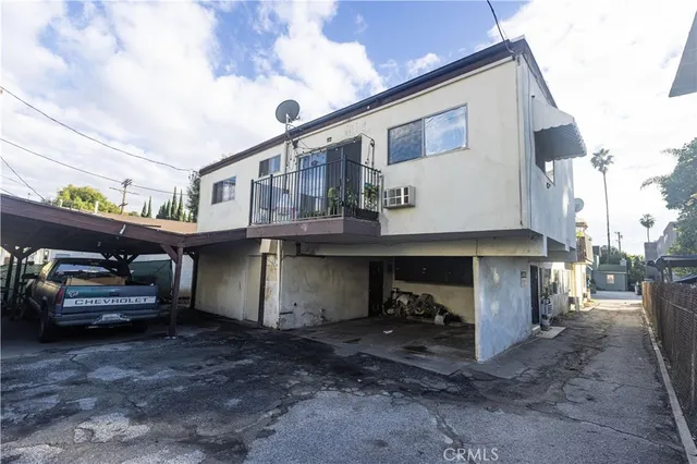 a view of a car park in front of house