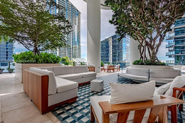 $1,250,000 | 801 South Miami Avenue, Unit 2509, Miami, FL 33131