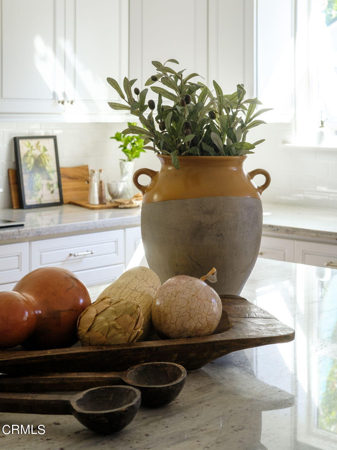2242 Brigden Road Pasadena, CA 91104 - Photo 12 of 32 a vase of flowers sitting on a table
