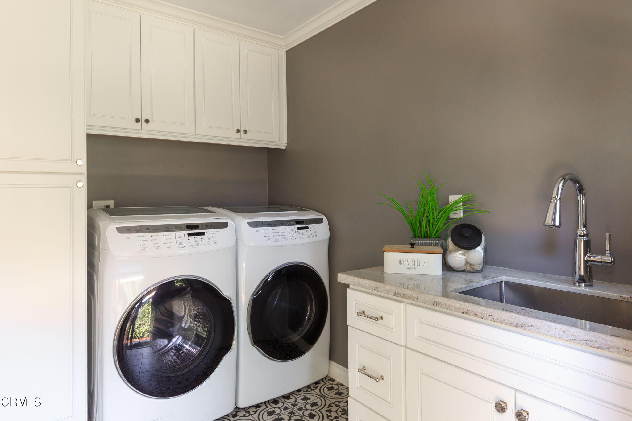2242 Brigden Road Pasadena, CA 91104 - Photo 14 of 32 a utility room with sink dryer and washer