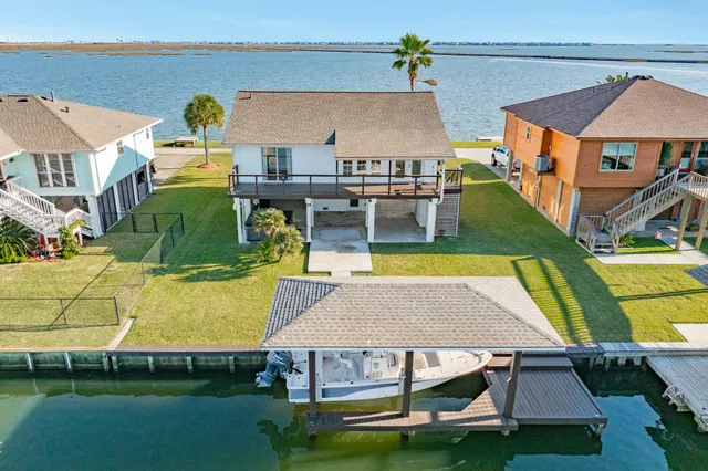 $475,000 | 1301 Blue Heron Drive, Bayou Vista, TX 77563